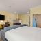 Days Inn & Suites by Wyndham DFW Airport South-Euless - 尤利斯