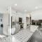 Glamorous 4BR 2,5BA Holiday Home with Pool, Game Room & Fire Pit