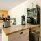An Wanderwegen gelegen mit Terrasse und Boxspringbett