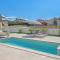 Lovely Home In Vrvari With Sauna - Poreč