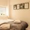 Cosy Bedroom Apartment - Perfect for Contractors - Free Parking, Fast WiFi and Smart TV by Yoko Property - Banbury