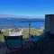 Splash Cottage beach house with Sea lapping Garden