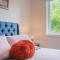 Modern 3BR Escape with 2 FREE Parking Spots - Longueuil