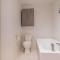 Modern 3BR Escape with 2 FREE Parking Spots - Longueuil
