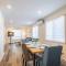 Modern 3BR Escape with 2 FREE Parking Spots - Longueuil