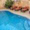 Id-Dwejra House of Character with private pool and Jaccuzi - Żejtun