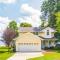 Cozy lake front home with beach - Mayhew