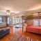 Cozy lake front home with beach - Mayhew