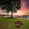 Cozy lake front home with beach - Mayhew