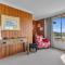 Harbour Lights - townside with a pool