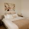 Vida Hamilton - 3 bed, 2 bath kids playground!