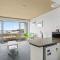 Apartment with Pool Access a minute to the Beach - Sydney