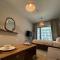 The Chic Retreat, Stylish Studio Close to Yas & Airport - 阿布扎比