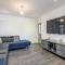 Cosy Home for Professionals, 3 Separate Beds with Large Kitchen and Private Garden - 朗伊顿