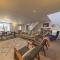 Stunning Barn Conversion with HOT TUB and ALPACAS - Ty Cerrig Barn - 科文