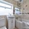 Stylish 3 Bedroom House Basildon/Essex Upto 5 Guests