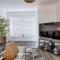 Stylish 3 bedroom House In Grt Gregorie Basildon & Essex - Free Wifi, Parking, Dedicated Office & Private Garden