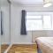 Stylish 3 bedroom House In Grt Gregorie Basildon & Essex - Free Wifi, Parking, Dedicated Office & Private Garden - Basildon