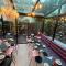 Le Glams Hotel