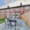 Modern 3 Bedroom Home - Free Driveway Parking - 6 Guests - Upstairs Bathroom and Downstairs WC - Armthorpe