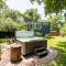 Charming, Cozy Tiny Gem with Hot Tub and Trail Access - أوستن