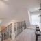 Glamorous, Upscale 5B Hyde Park Home with Patio and Garage - 辛辛那提