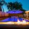 Spacious Yard, Sparkling Pool & Spa, Firepit, 9beds! - إنديو