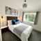 Crestfield House - Stunning Home near Alton Towers - Free Parking & Garden - Stoke-on-Trent