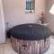 Maison entière 4 lits 8 pl avec jacuzzi proche du safari de Peaugres