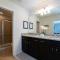 Windsor Westside Gem! Themed with game room - 基西米
