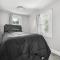 Spacious 4BR 2BA Minutes from the Falls & Casino - Niagara Falls