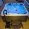 Yosemite Creekside Retreat with spa/games/EV Charger and more