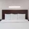 Travelodge by Wyndham Peoria