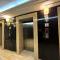 Stunning Studio with Infinity Pool , Canal View , Gym & Free Parking - Dubaj