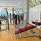 Stunning Studio with Infinity Pool , Canal View , Gym & Free Parking - Dubaj