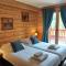 Chalet 3 chambres avec spa et piscine, pied des pistes - FR-1-461-25
