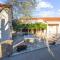 Awesome Home In Tinj With Jacuzzi - Tinj