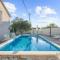 Awesome Home In Tinj With Jacuzzi - Tinj