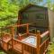 Treetops Chalet - 3bd/2bt Boutique Cabin w/Mt Leconte views in Gatlinburg - غاتلينبرغ