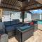 Haven Waterfront Walk to Beach, Pool with Games - هدسون