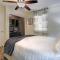 The Space Place Family-Friendly Cosmic-Themed Getaway Near Attractions in Broken Arrow, Oklahoma - Брокен-Арроу