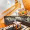Amazing Creek View Cabin w/ Hot Tub, Firepit & Pool Table - 埃利杰