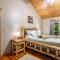 Amazing Creek View Cabin w/ Hot Tub, Firepit & Pool Table - إليجاي