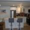 Modern 2-BR Basement Apartment - 列治文山
