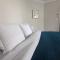 Spacious, Central 2bed 2bath, newly renovated gem!