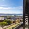 Bright & Breezy Lakeview Retreat in Shellharbour