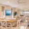 Shelly's Bay Escape, 27c Dowling St - stylish with ducted air con and Wi-Fi