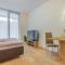 Flat with Bathtub & Balcony, only 12min Centrum, 200Mb WIFI - 布拉格