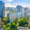 Vibrant Downtown, King Bed, Work Desk & Kitchen