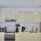 Sleek 1BR Getaway at Dania 1 with Inviting Balcony by Vibel - 迪拜